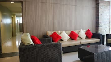 Coin salon dans le hall