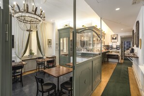 Free daily buffet breakfast  - Relais Donna Lucrezia (Rome)