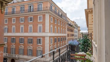 Suite junior, balcón | Sábanas de algodón egipcio, ropa de cama de alta calidad y edredón