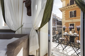Junior Suite, Balcony | Egyptian cotton sheets, premium bedding, down comforters