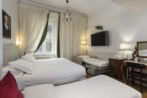 1 bedroom, Egyptian cotton sheets, premium bedding, down duvets
