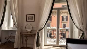 Suite junior, balcón | Sábanas de algodón egipcio, ropa de cama de alta calidad y edredón