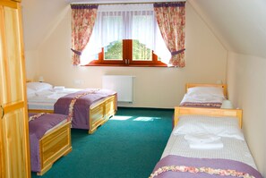 Habitación (5 adults) | Wifi gratis y ropa de cama