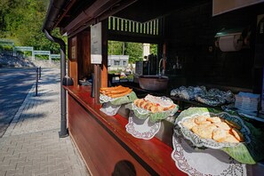 อาหารท้องถิ่น