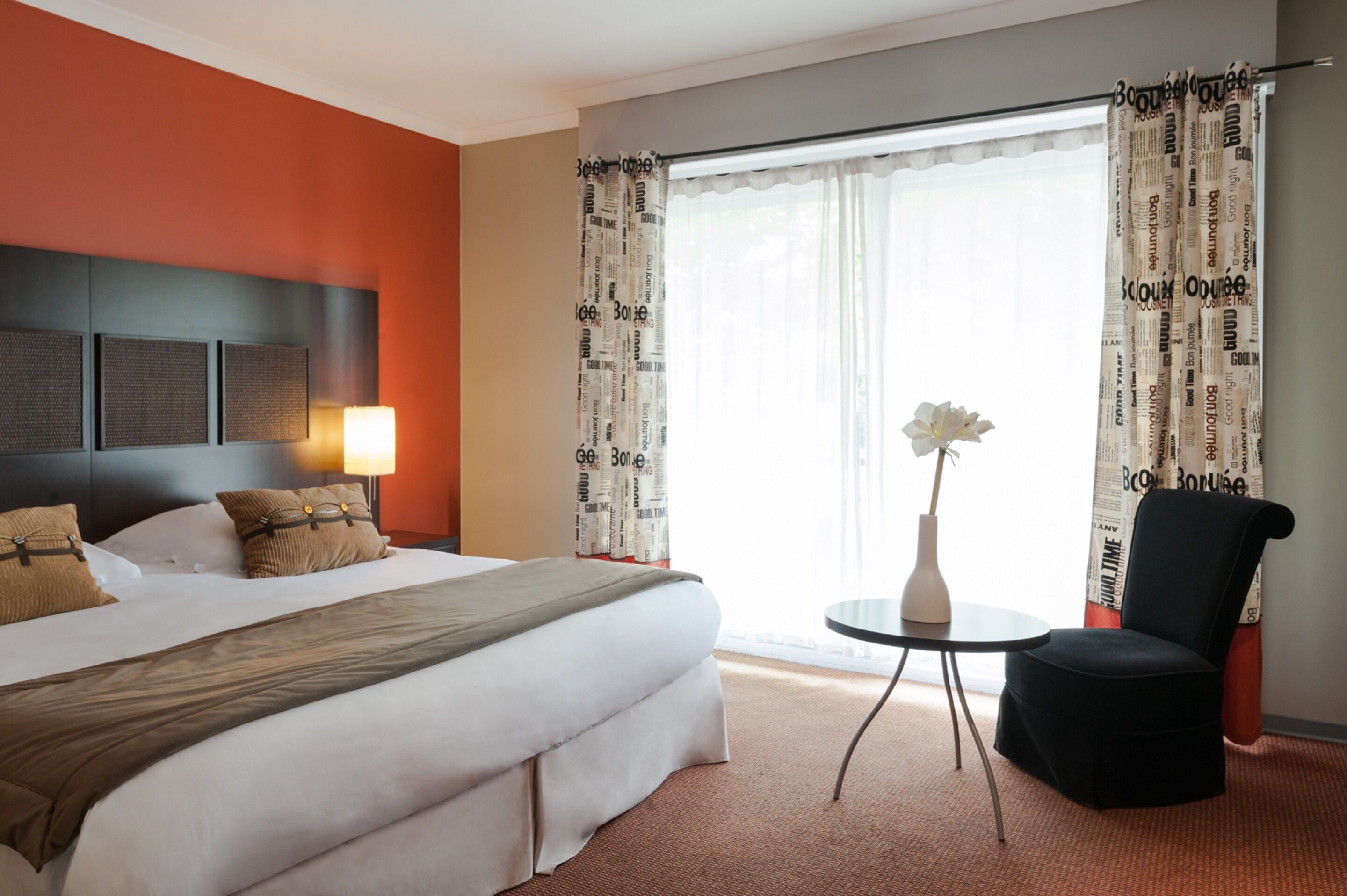 deluxe double room, courtyard area | minibar, in-room safe, individually decorated, soundproofing
