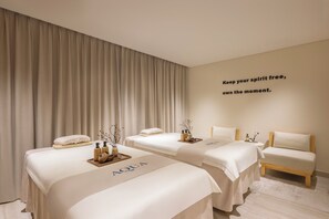 Couples treatment rooms, sauna, steam room, body treatments