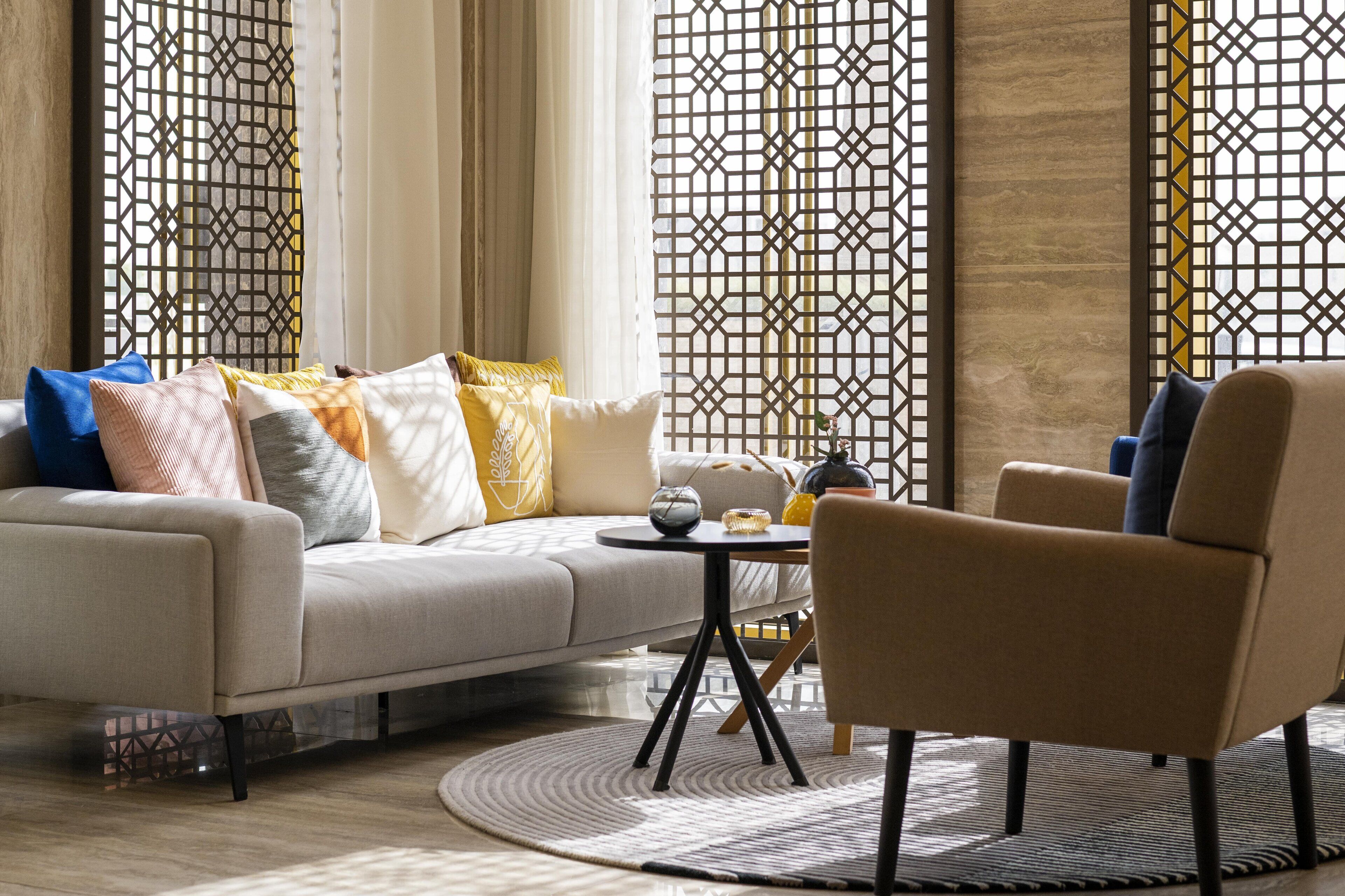 2 restaurants, breakfast, lunch, dinner served; international cuisine