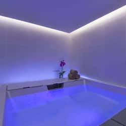 Indoor spa tub