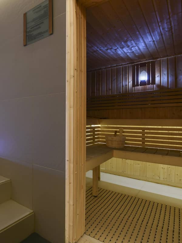 Couples treatment room(s), sauna, steam room, body treatments