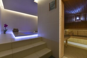 Salas de tratamiento para parejas, un sauna, baño turco