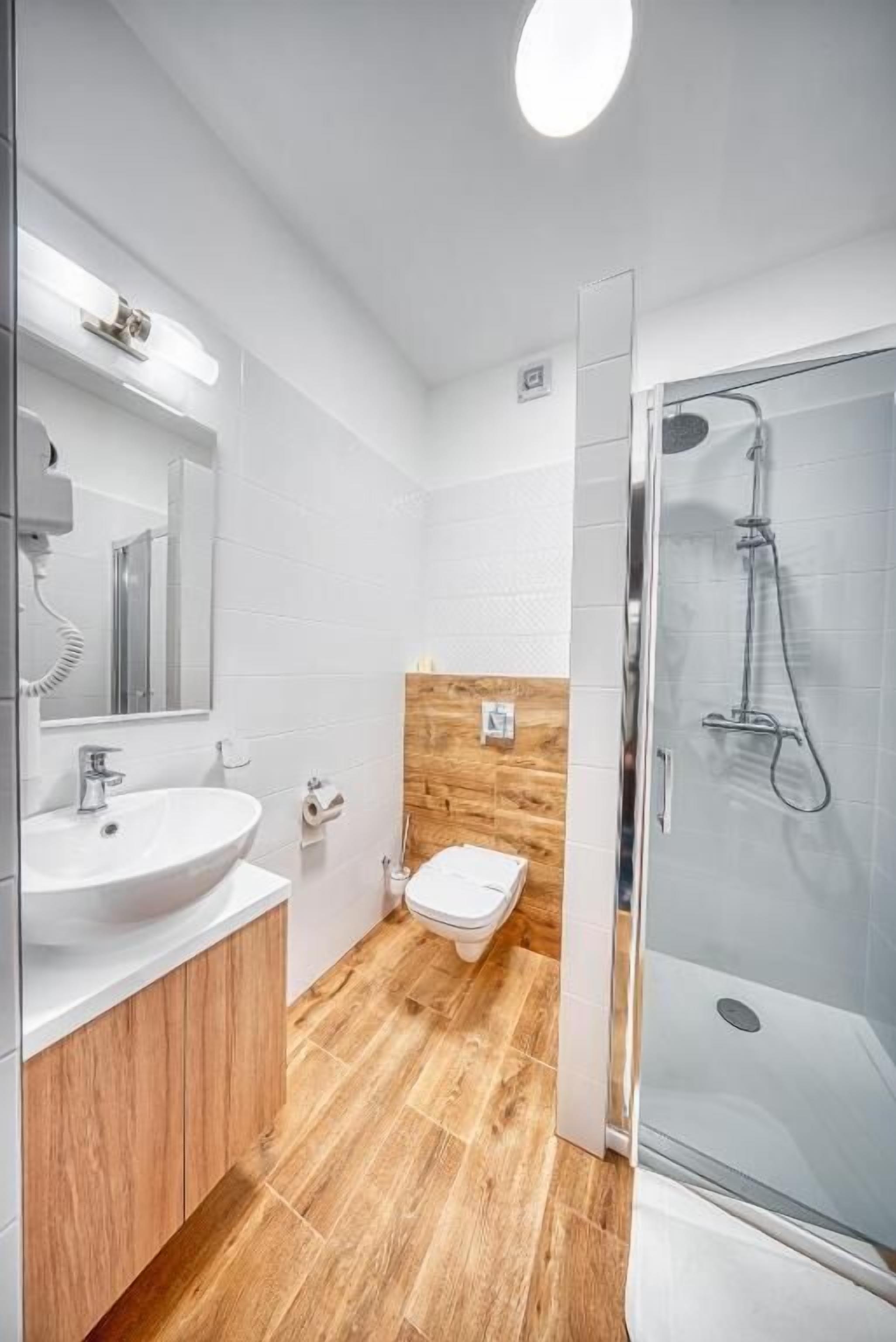 premier single room | bathroom | hair dryer, towels, soap, shampoo
