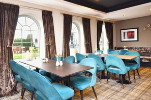 Lunch and dinner served, British cuisine