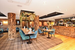 Lunch and dinner served - The Chequers Inn (Harrogate)