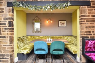 Lunch and dinner served, British cuisine