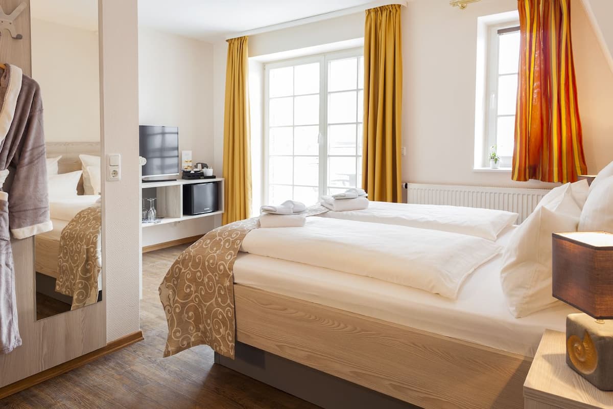 Standard Double Room (in main or annex building) | Hypo-allergenic bedding, in-room safe, blackout drapes