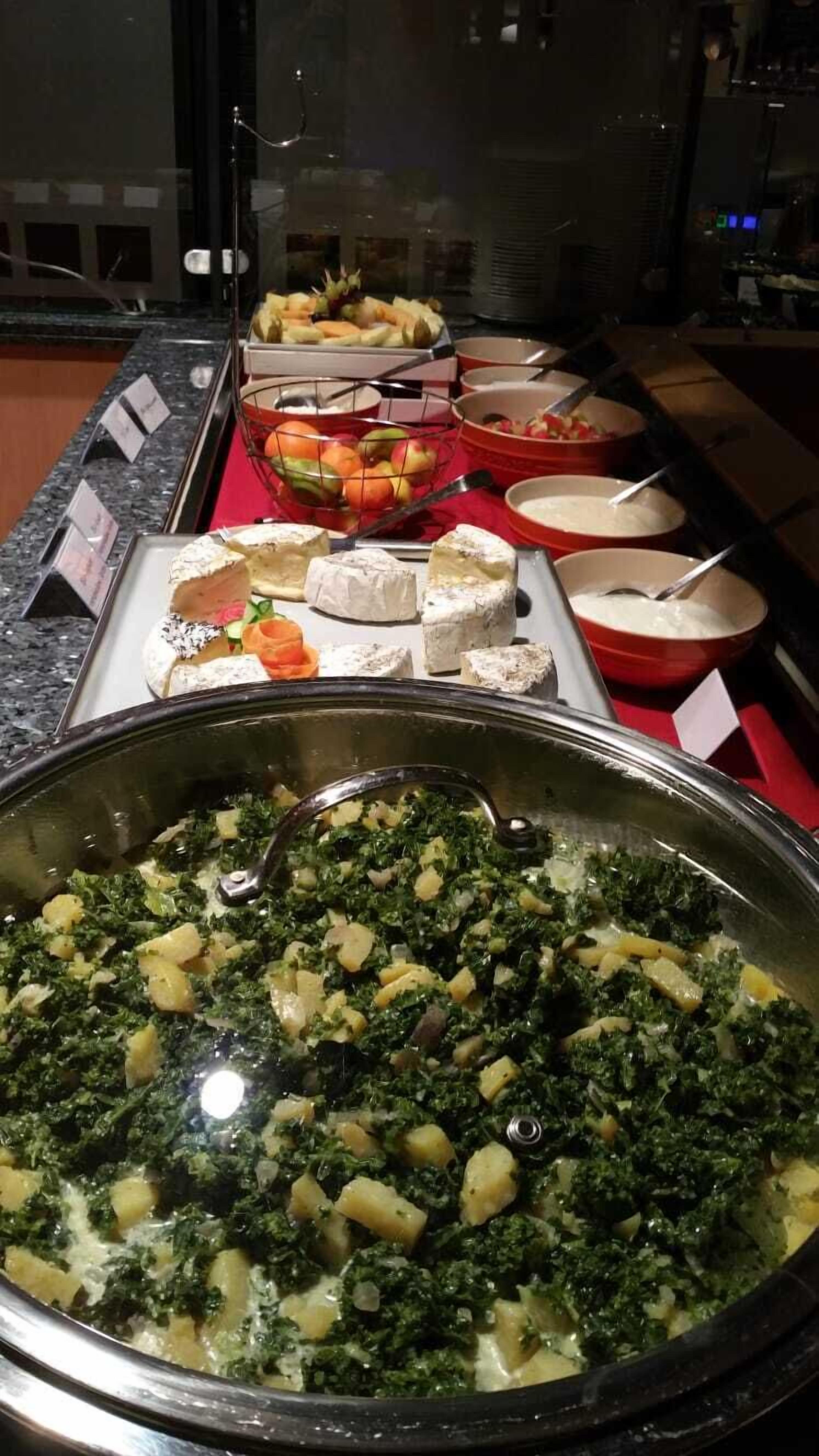 daily buffet breakfast for a fee