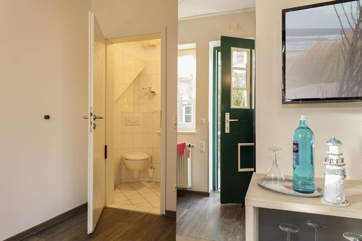 single room (in main or annex building) | hypo-allergenic bedding, in-room safe, blackout curtains