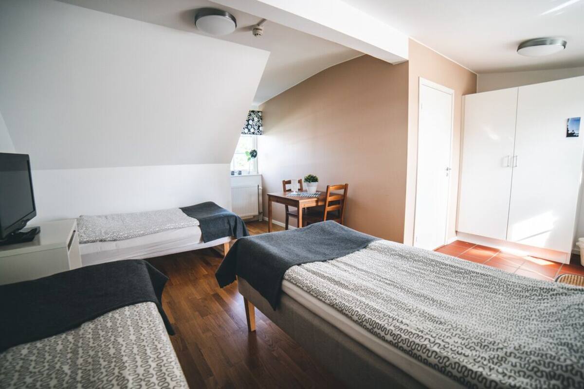 triple room | 1 bedroom, cots/infant beds, free wifi, bed sheets