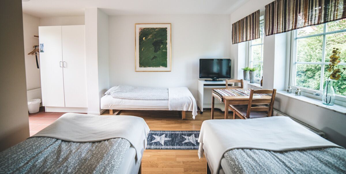 Cribs/infant beds, free WiFi, bed sheets