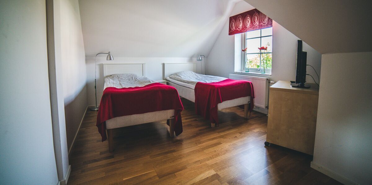 Cribs/infant beds, free WiFi, bed sheets
