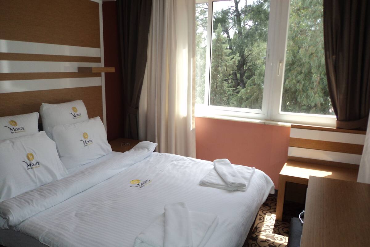 Standard Double Room, Partial Sea View | Minibar, free WiFi