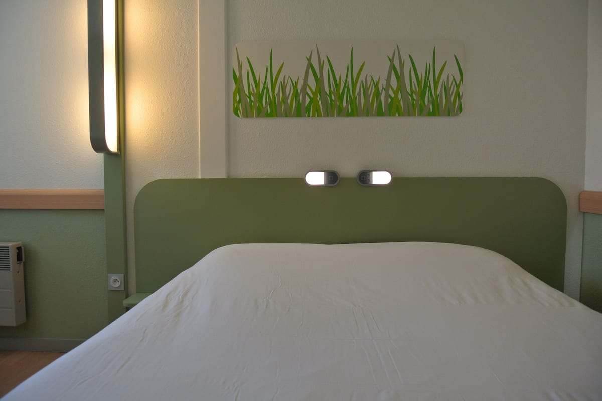 Dreibettzimmer, Mehrere Betten | Schreibtisch, schallisolierte Zimmer, kostenloses WLAN, Bettwäsche