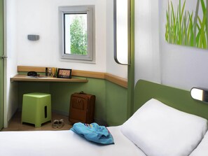 Desk, soundproofing, free WiFi, bed sheets - ibis budget Chambéry Sud Challes les Eaux (Challes-les-Eaux)