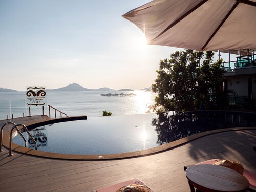 Victoria Cliff Hotel & Resort