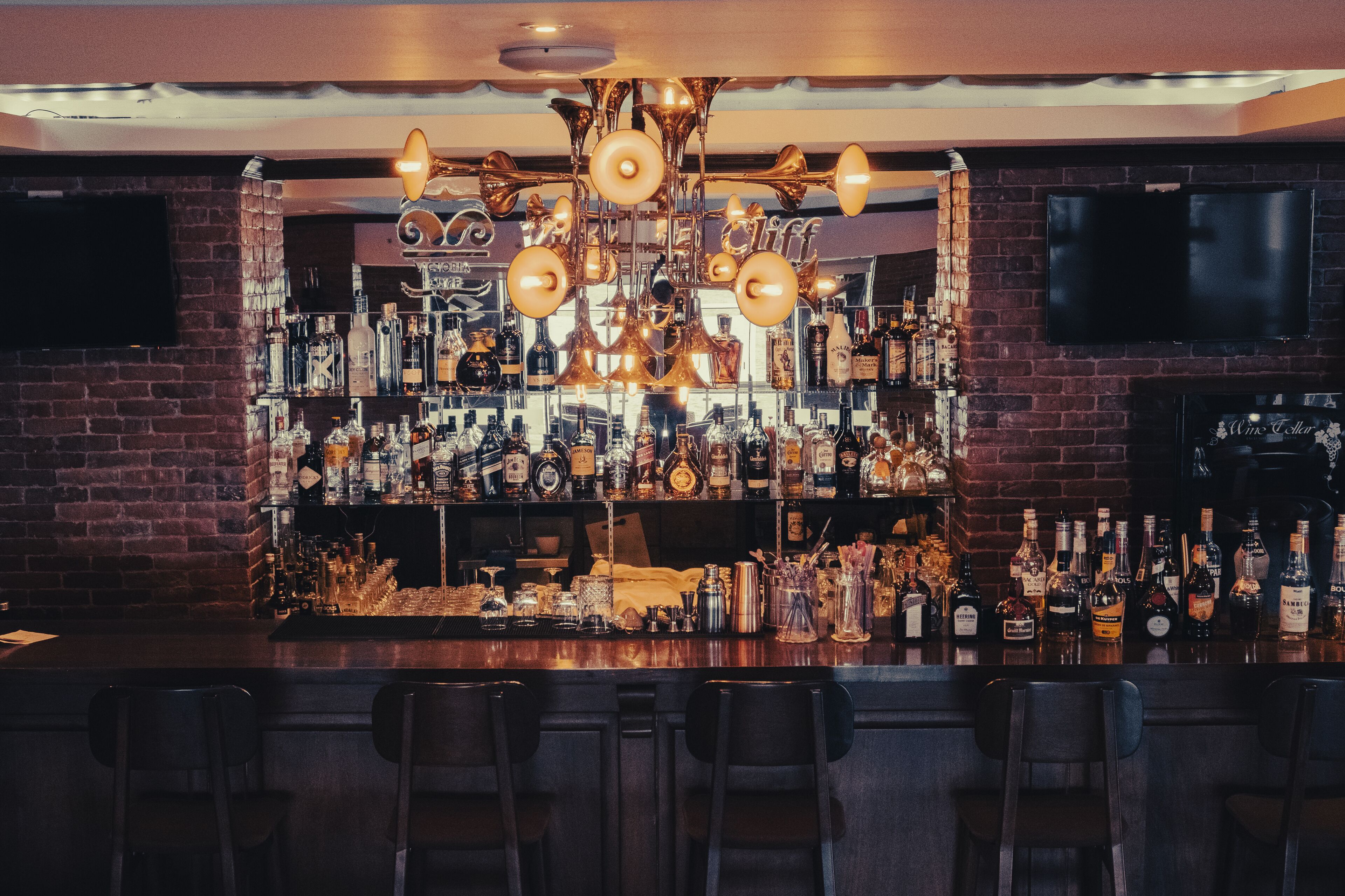 breakfast, lunch, dinner served; local and international cuisine