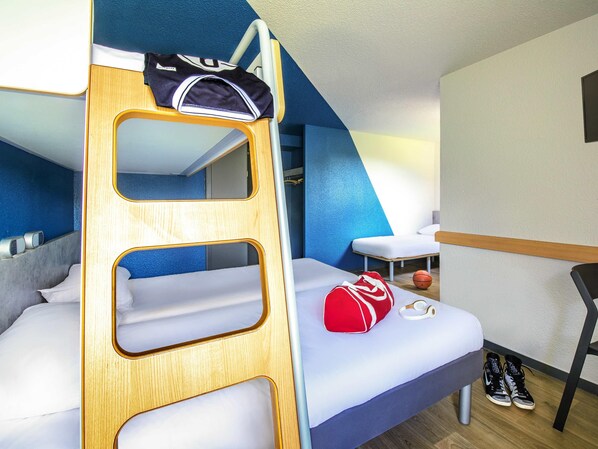 A bunk bed with a wooden ladder, a single bed with a red bag, a basketball, and a pair of sneakers. - ibis budget Grenoble Voreppe (Voreppe)