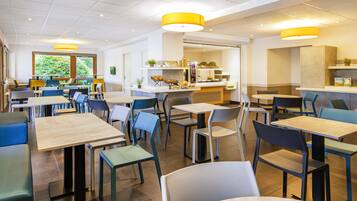 Petit déjeuner buffet servi tous les jours en supplément