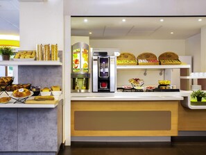 Daily buffet breakfast for a fee - ibis budget Grenoble Voreppe (Voreppe)