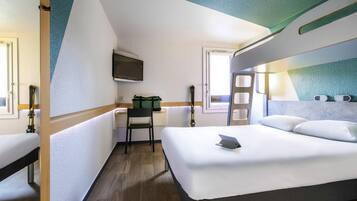 Triple Room, Multiple Beds | Desk, blackout drapes, soundproofing, free cribs/infant beds