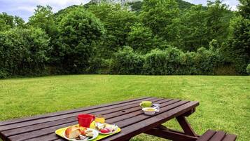 Petit déjeuner buffet servi tous les jours en supplément
