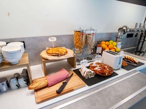 Se ofrece un desayuno bufé todos los días (por un coste adicional)