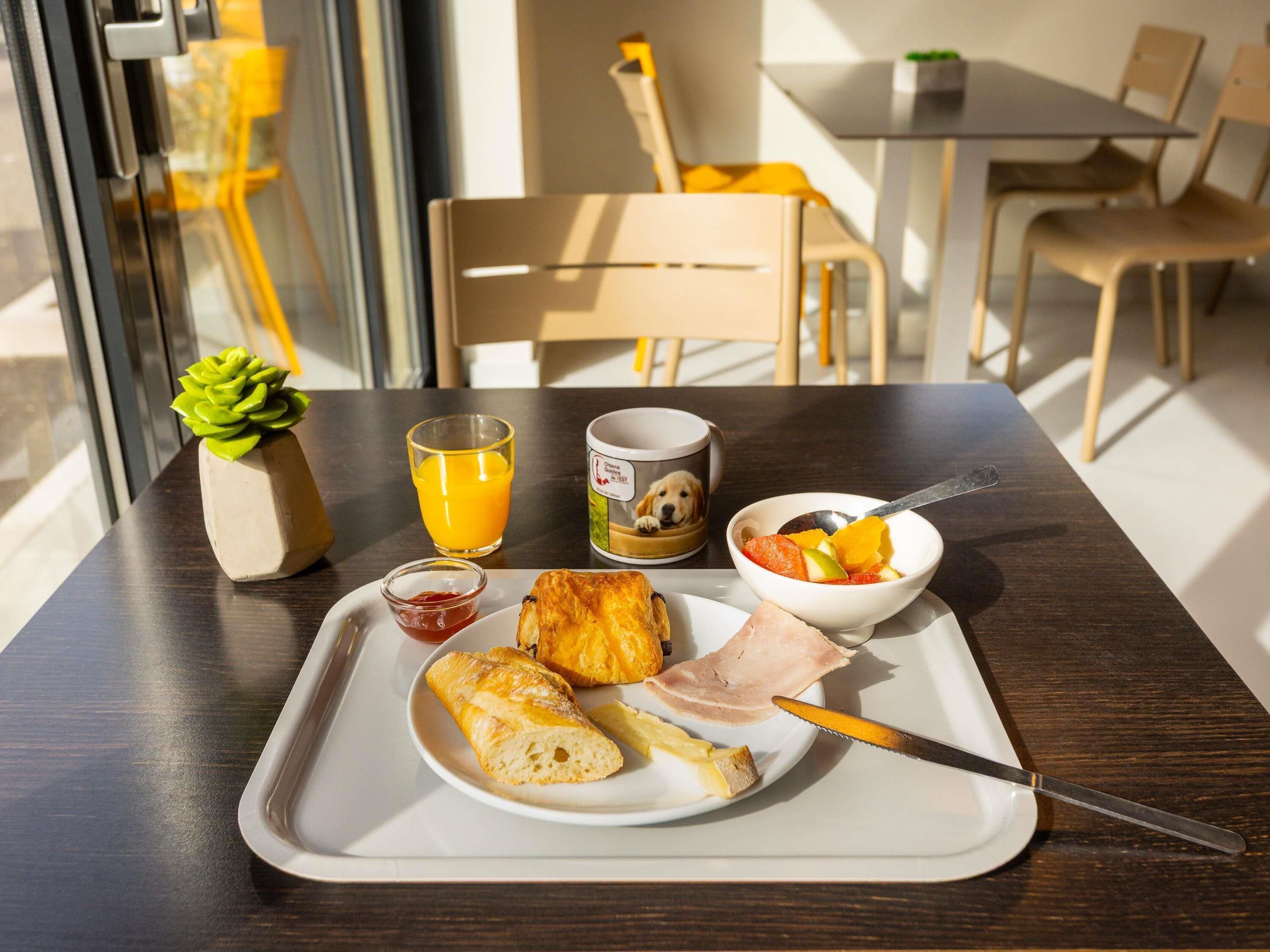 Desayuno buffet todos los días (con cargo) 