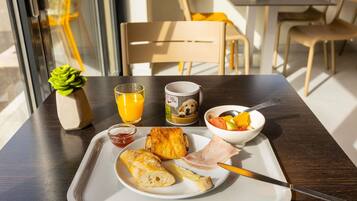 Desayuno buffet todos los días (con cargo)