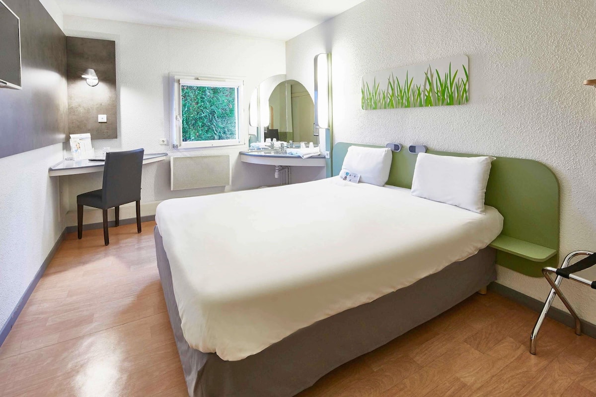 Double Room | In-room safe, desk, soundproofing, free cribs/infant beds