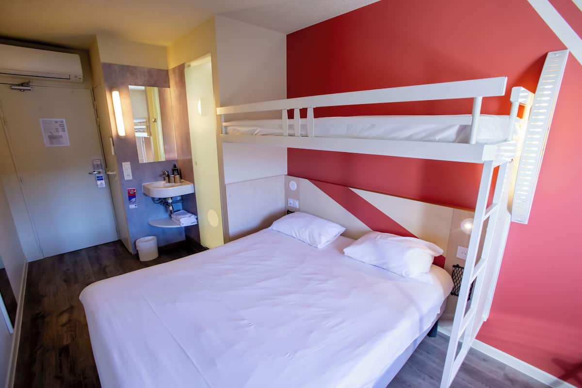 Triple Room, Multiple Beds | In-room safe, desk, soundproofing, free cots/infant beds