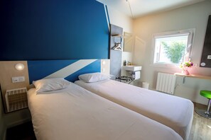 خزنة داخل الغرفة ومكتب وتجهيزات عازلة للصوت وأسرّة أطفال/رضّع (مجانًا)