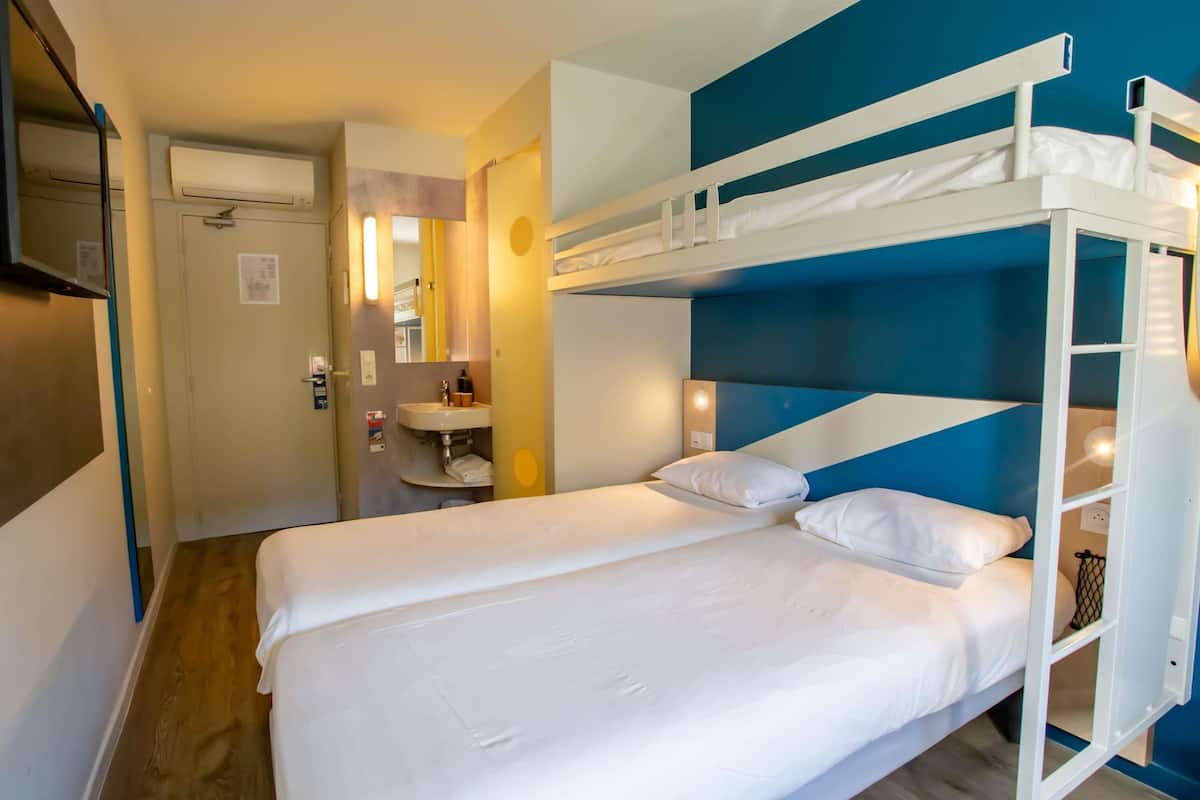 Triple Room, Multiple Beds | In-room safe, desk, soundproofing, free cots/infant beds