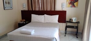 Phòng Tiêu chuẩn | Bàn, giường gấp/giường phụ (phụ phí) 