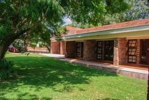 Exterior - Matilinda Lodge (Bulawayo)