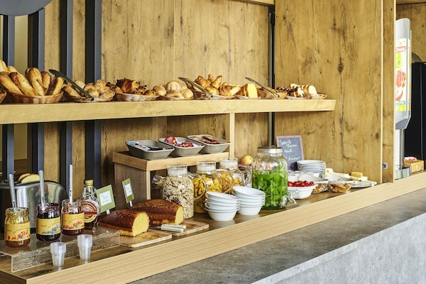 Daily buffet breakfast (EUR 6.60 per person)