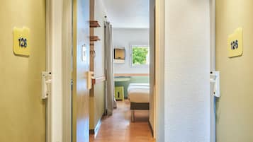 Triple Room, 3 Twin Beds | Premium bedding, desk, soundproofing, free WiFi