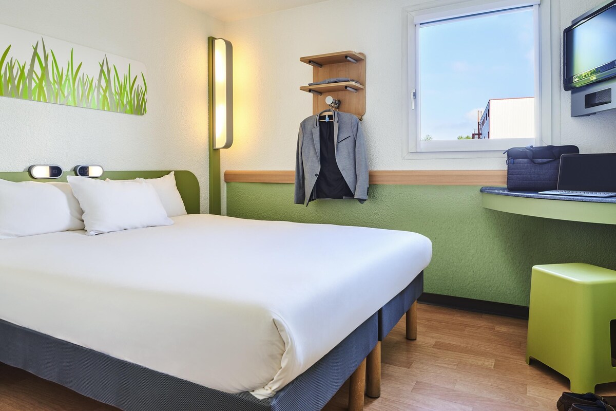 Double Room | Premium bedding, desk, soundproofing, free WiFi