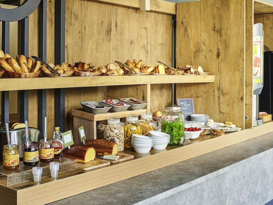 Tägliches Frühstücksbuffet gegen Gebühr