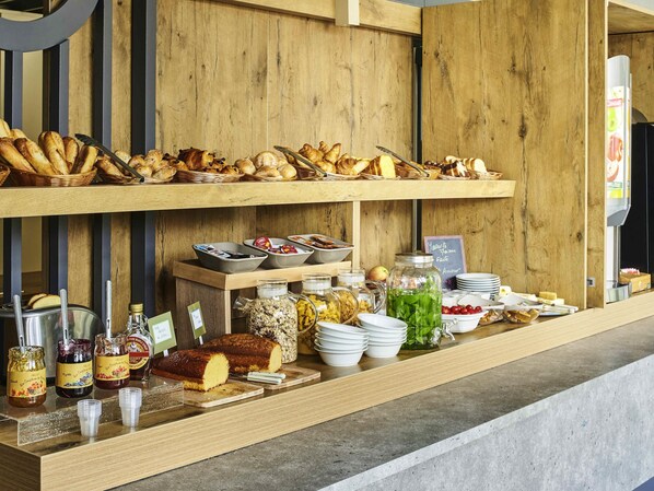 Buffet déjeuner servi tous les jours en supplément