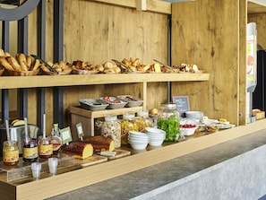 Daily buffet breakfast (EUR 6.60 per person)