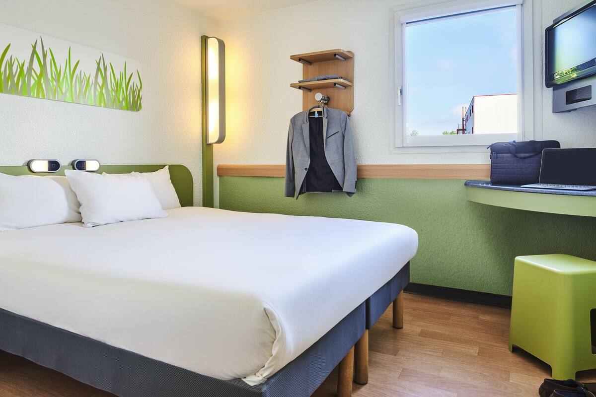 Double Room | Premium bedding, desk, soundproofing, free WiFi